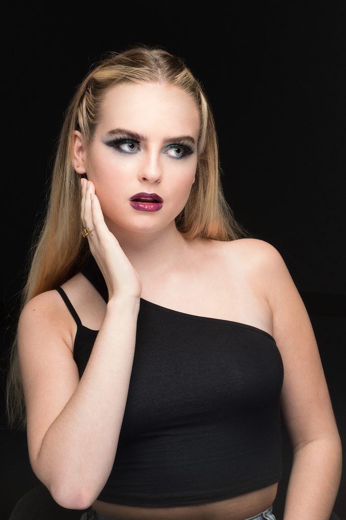 Studio portrait of a woman photographed by Ignacio Orellana